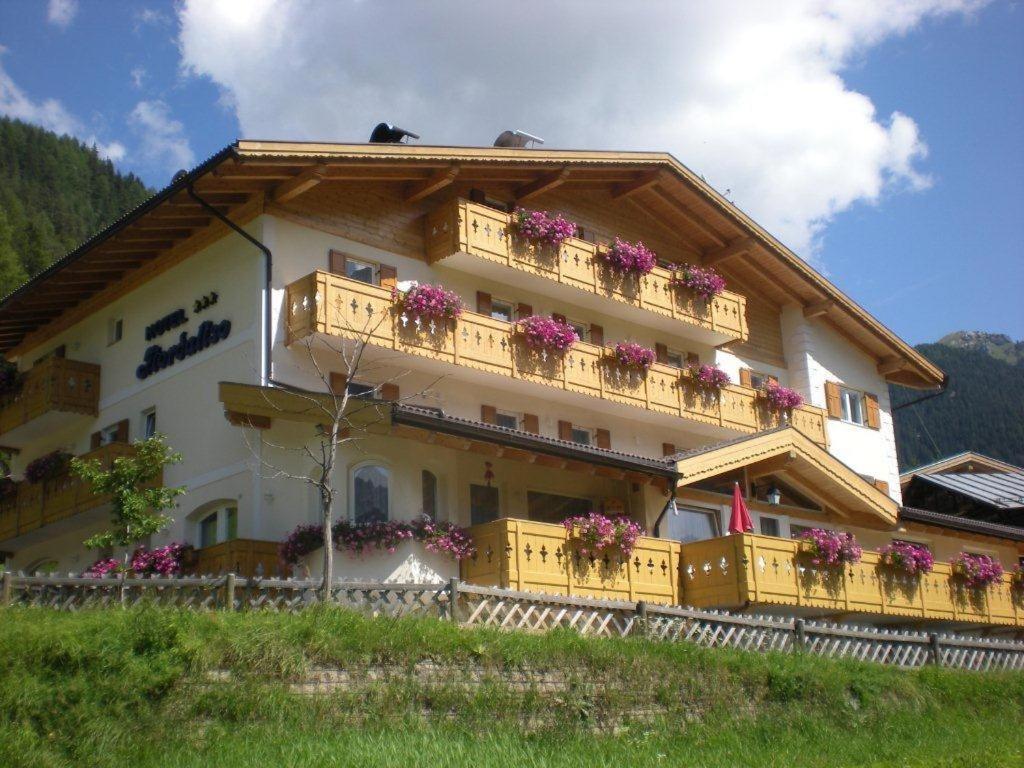 Albergo Fiordaliso Canazei Exteriér fotografie